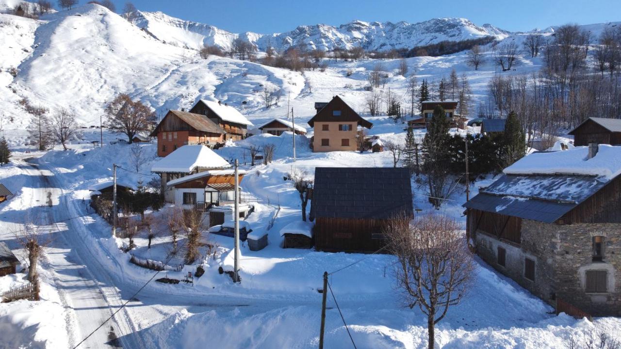 アルビエ・モントロン Authentique Grange Savoyardeヴィラ エクステリア 写真