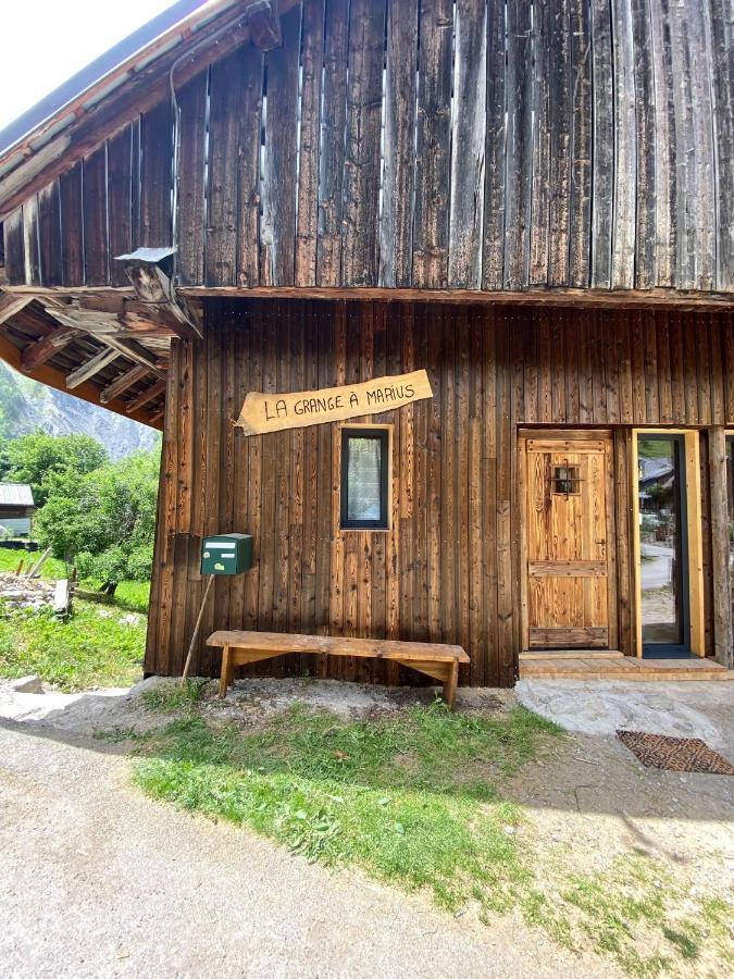 アルビエ・モントロン Authentique Grange Savoyardeヴィラ エクステリア 写真